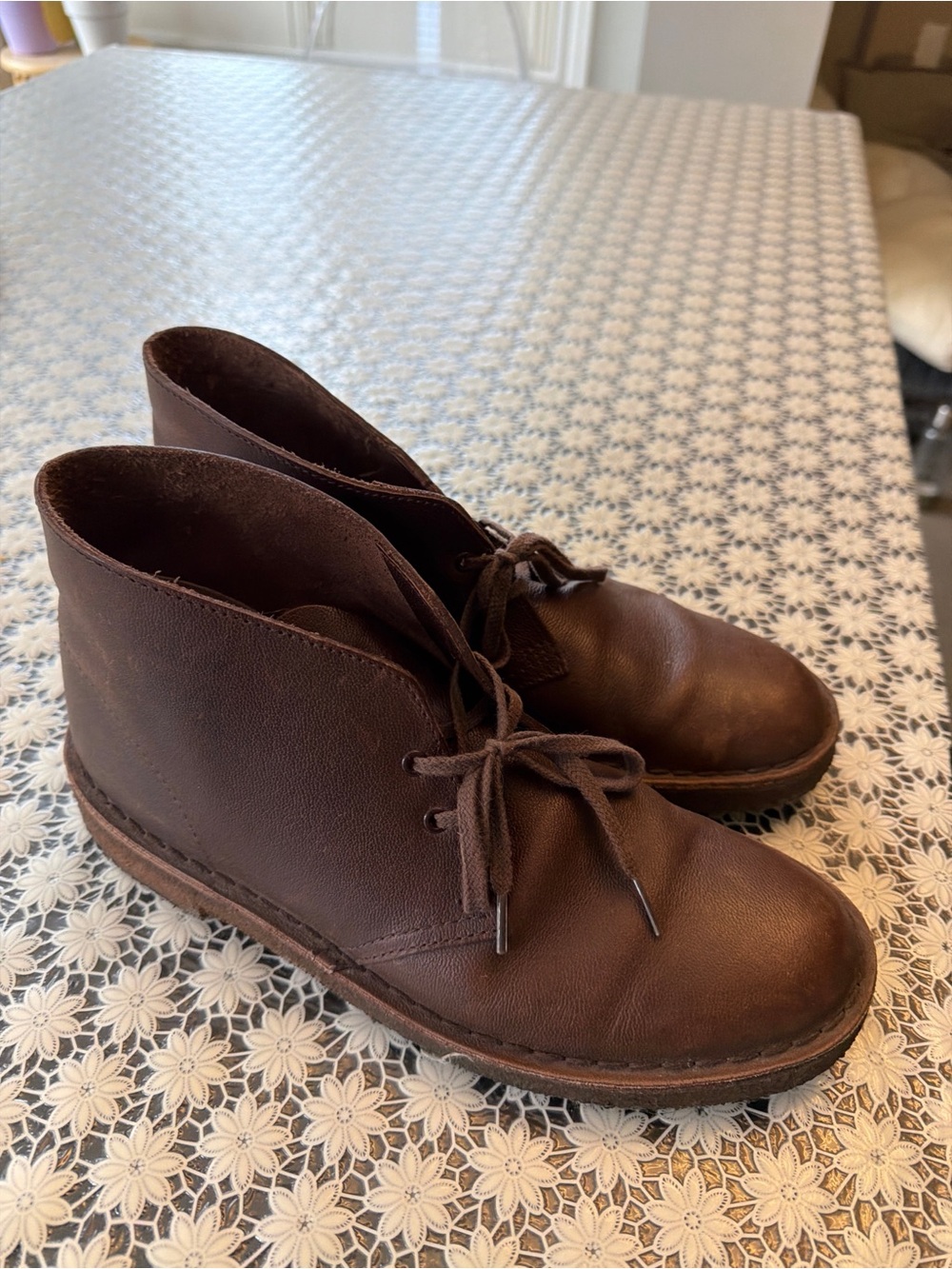 Clarks Brown Leather Chukka Boots — Classic Lace-Up